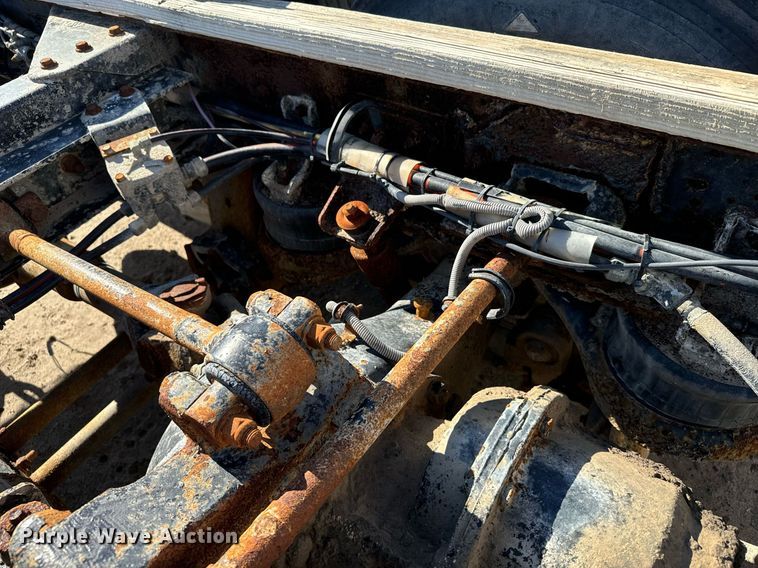 image for item DX3798 1990 Kenworth T600 truck cab and chassis