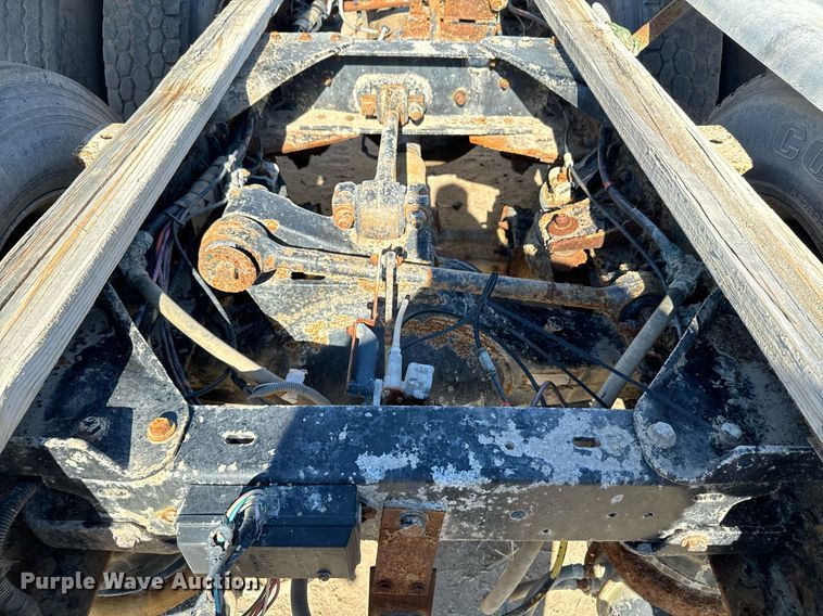 image for item DX3798 1990 Kenworth T600 truck cab and chassis