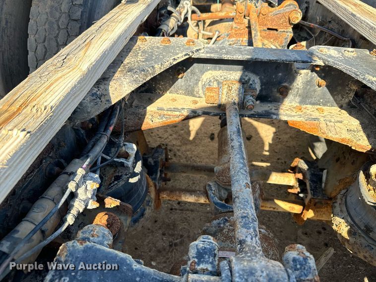 image for item DX3798 1990 Kenworth T600 truck cab and chassis