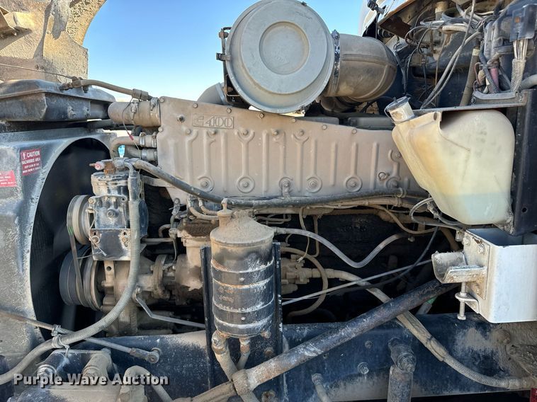 image for item DX3798 1990 Kenworth T600 truck cab and chassis