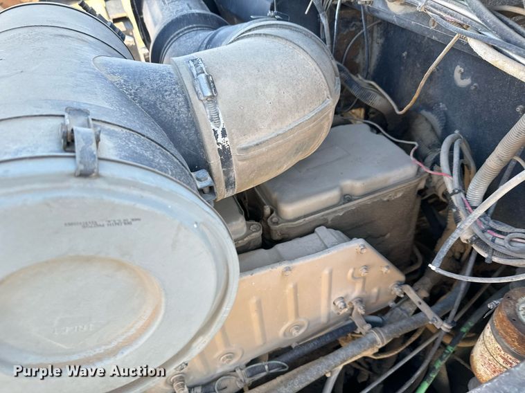 image for item DX3798 1990 Kenworth T600 truck cab and chassis