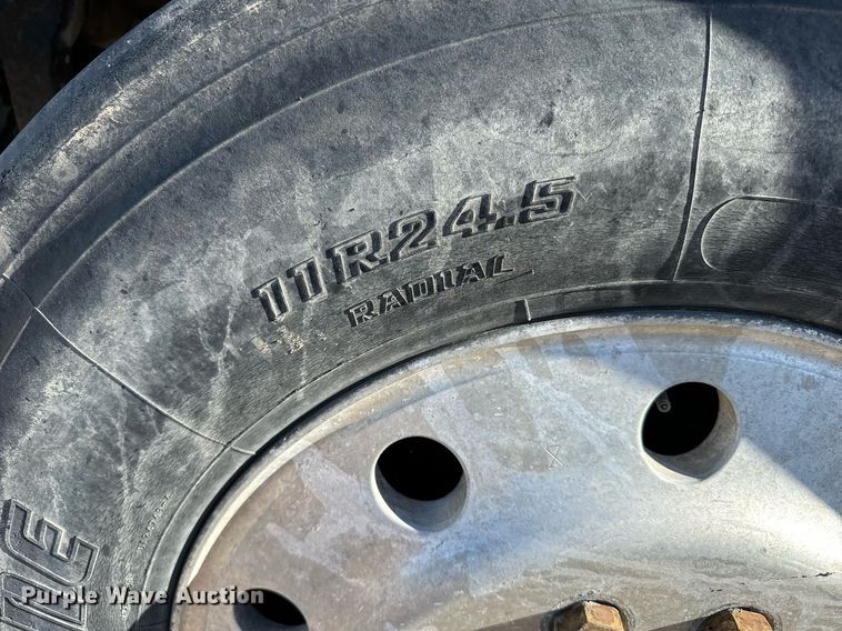 image for item DX3798 1990 Kenworth T600 truck cab and chassis