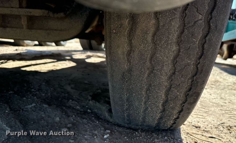 image for item DX3798 1990 Kenworth T600 truck cab and chassis