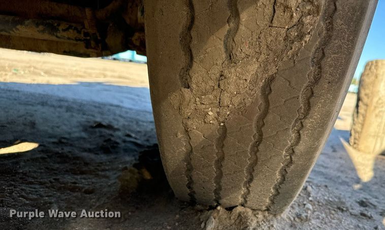 image for item DX3798 1990 Kenworth T600 truck cab and chassis