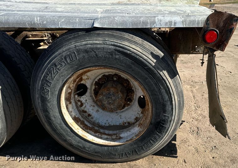 image for item DX3798 1990 Kenworth T600 truck cab and chassis