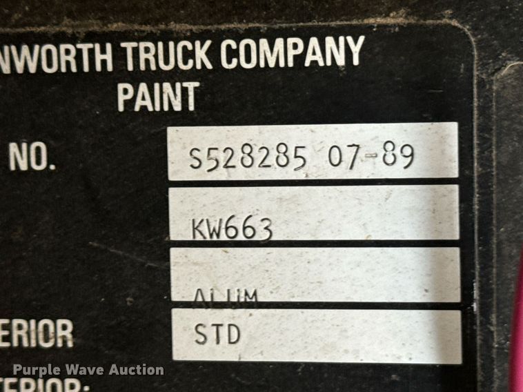 image for item DX3798 1990 Kenworth T600 truck cab and chassis