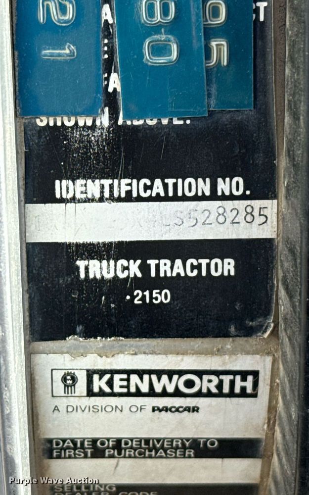 image for item DX3798 1990 Kenworth T600 truck cab and chassis