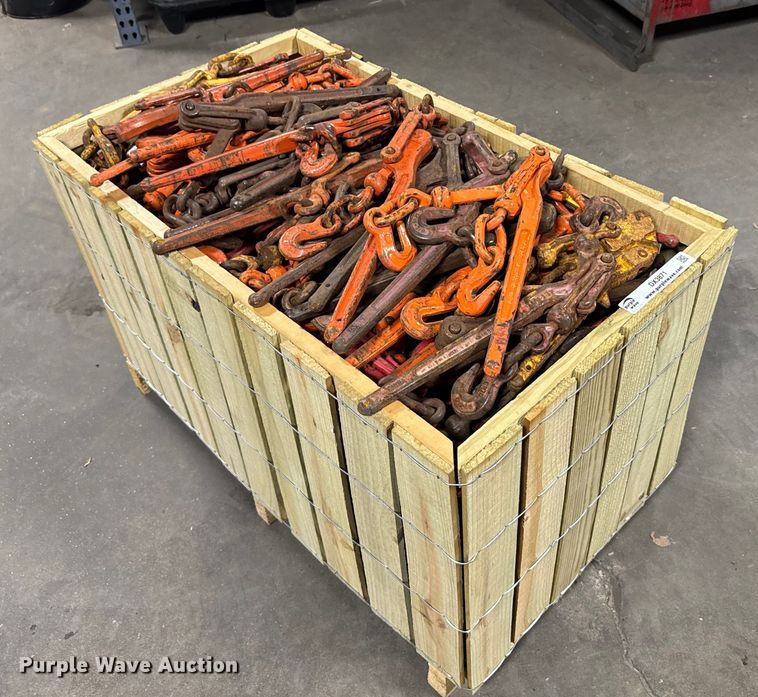 image for item DX3871 Approximately 200 chain binders