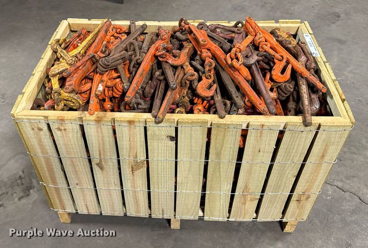 image for item DX3871 Approximately 200 chain binders