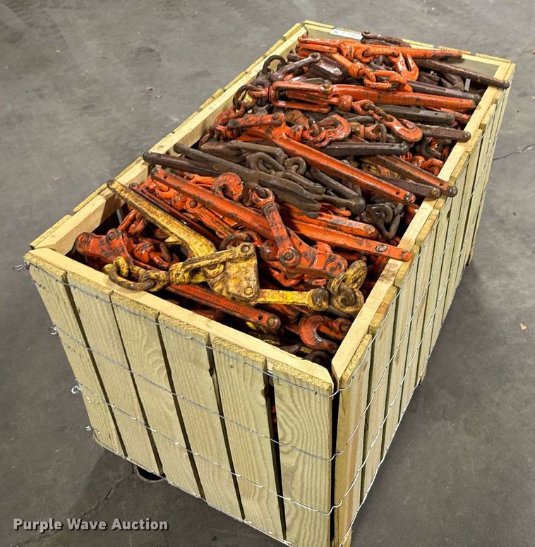 image for item DX3871 Approximately 200 chain binders