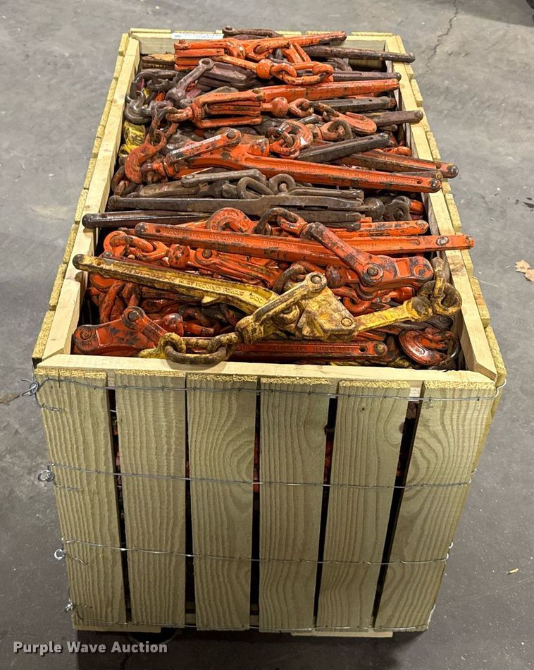 image for item DX3871 Approximately 200 chain binders