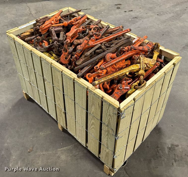 image for item DX3871 Approximately 200 chain binders