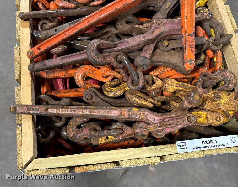 image for item DX3871 Approximately 200 chain binders