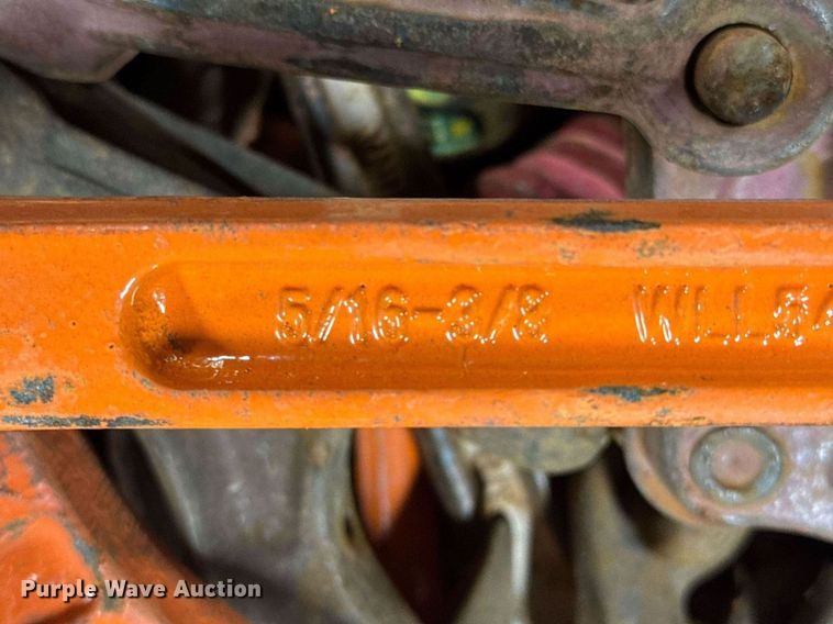 image for item DX3871 Approximately 200 chain binders