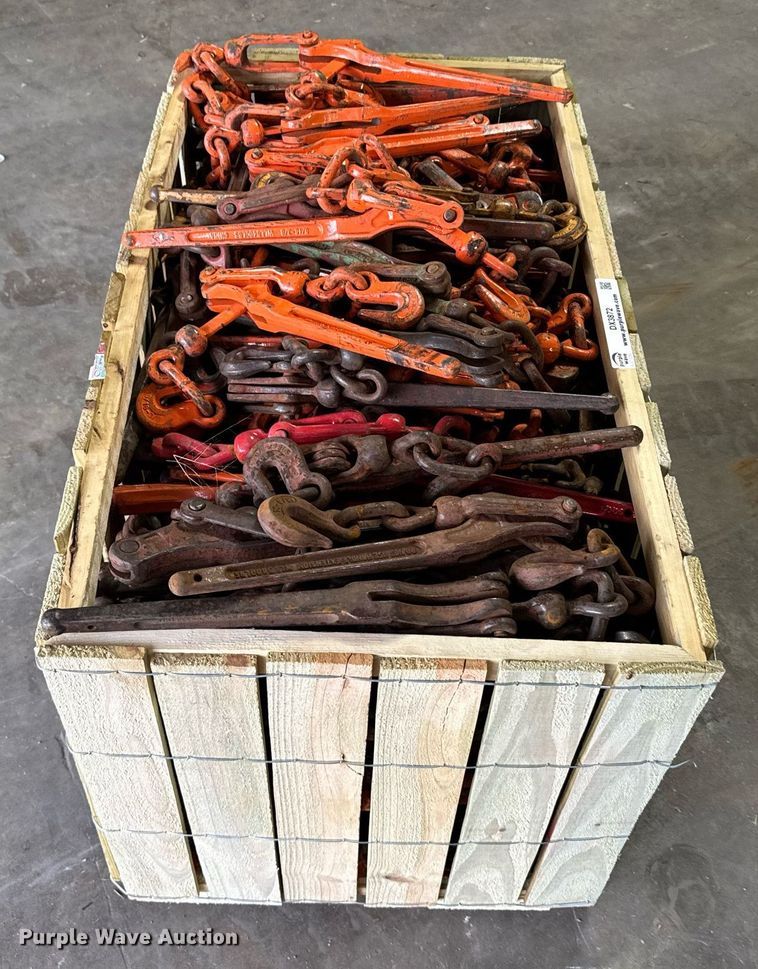 image for item DX3872 Approximately 200 chain binders