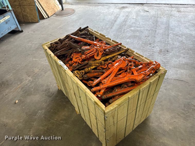 image for item DX3872 Approximately 200 chain binders