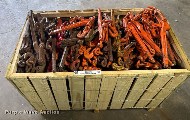 image for item DX3872 Approximately 200 chain binders