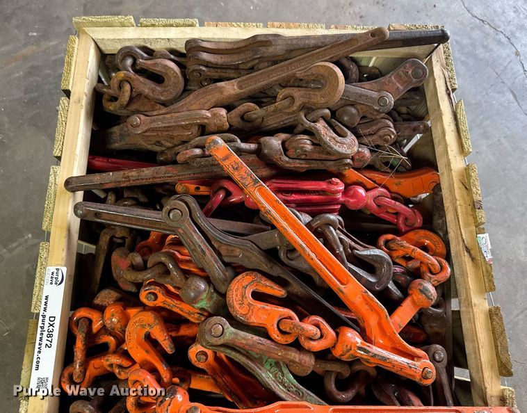 image for item DX3872 Approximately 200 chain binders