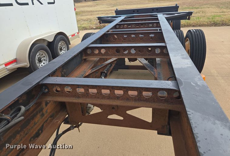 image for item EE7903 2001 Pratt container trailer