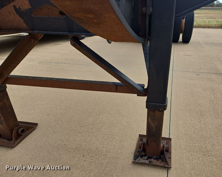 image for item EE7903 2001 Pratt container trailer