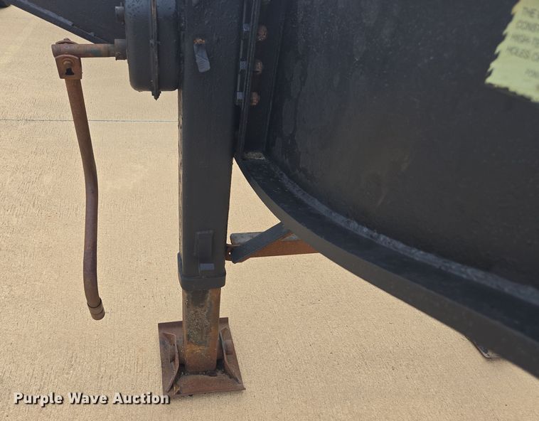 image for item EE7903 2001 Pratt container trailer