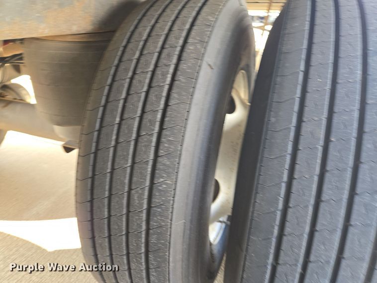 image for item EE7906 2008 Utility dry van trailer