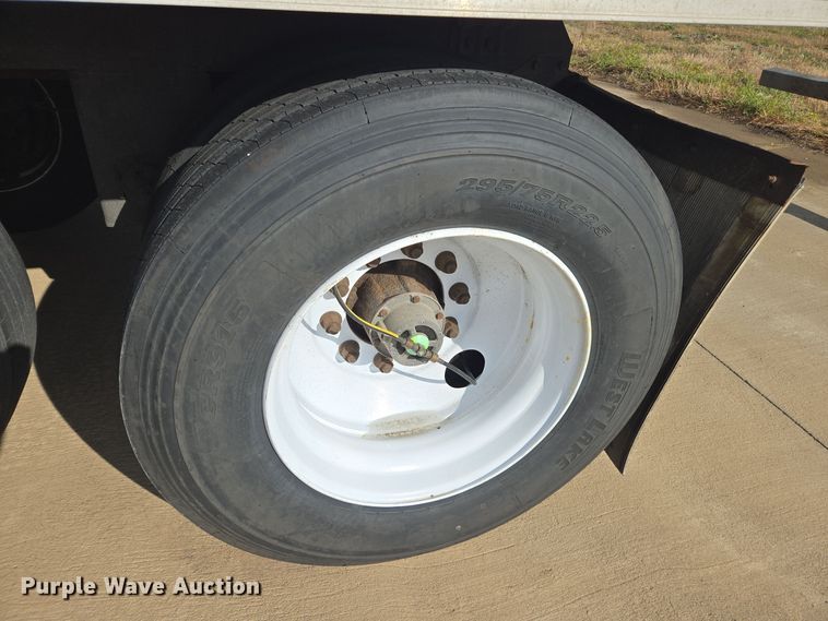 image for item EE7906 2008 Utility dry van trailer