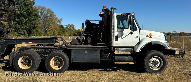 image for item EG6775 2004 International 7500 semi truck