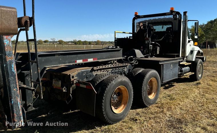 image for item EG6775 2004 International 7500 semi truck