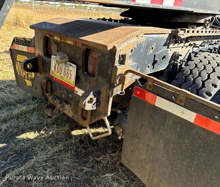 image for item EG6775 2004 International 7500 semi truck