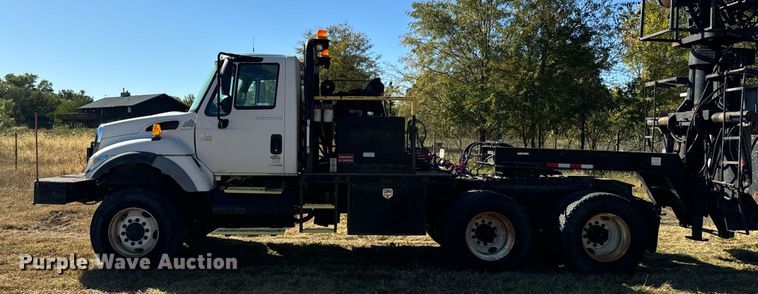 image for item EG6775 2004 International 7500 semi truck