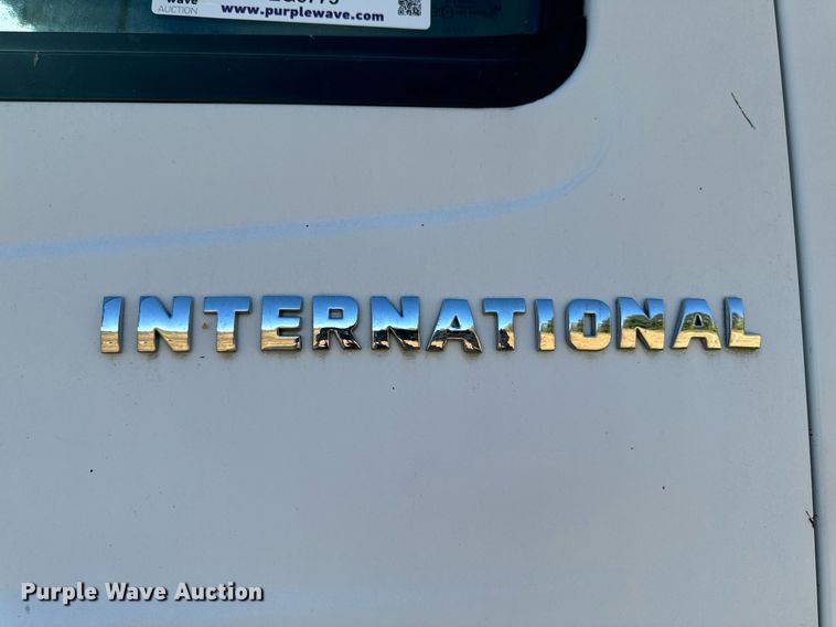 image for item EG6775 2004 International 7500 semi truck