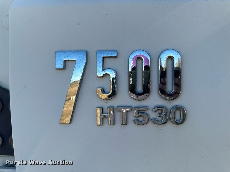 image for item EG6775 2004 International 7500 semi truck