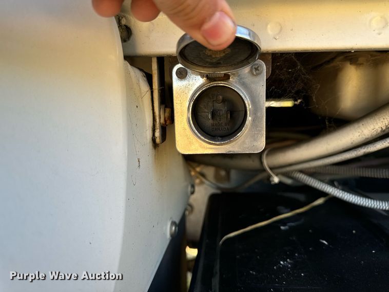 image for item EG6775 2004 International 7500 semi truck