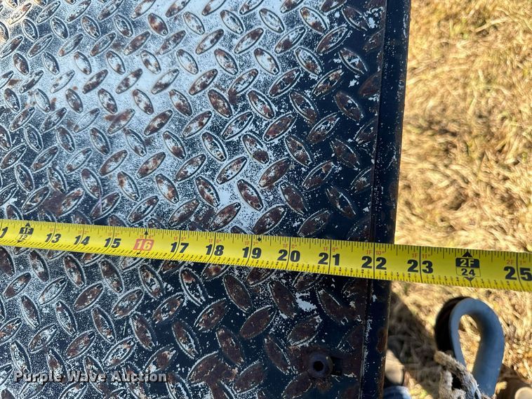 image for item EG6775 2004 International 7500 semi truck