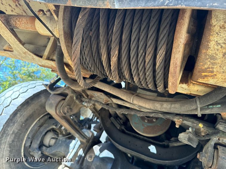 image for item EG6775 2004 International 7500 semi truck