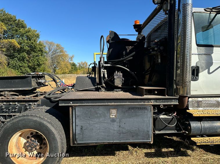 image for item EG6775 2004 International 7500 semi truck