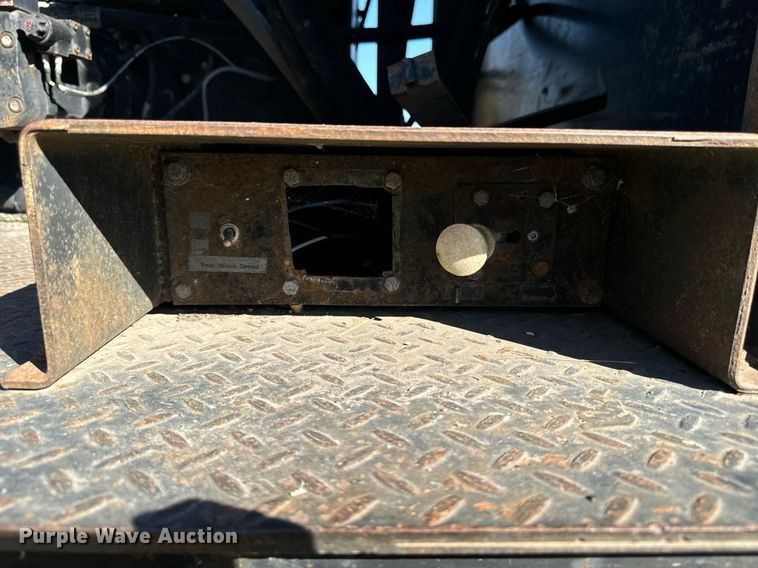 image for item EG6775 2004 International 7500 semi truck