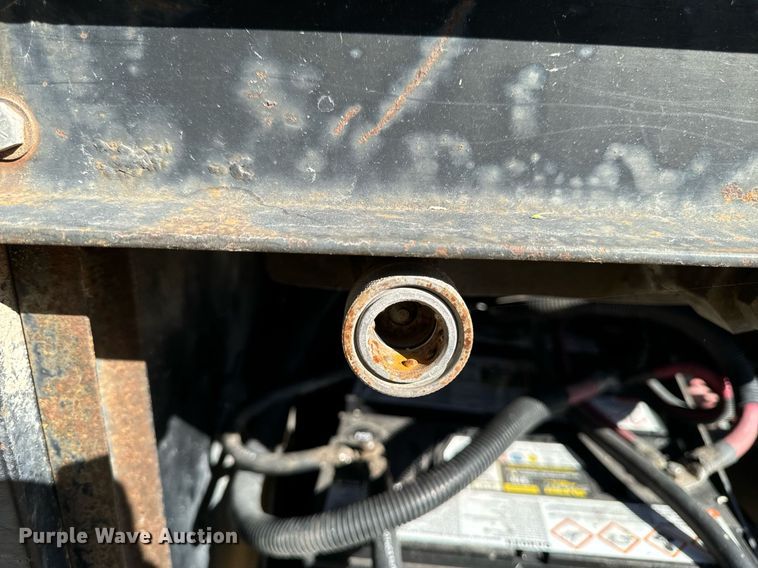 image for item EG6775 2004 International 7500 semi truck