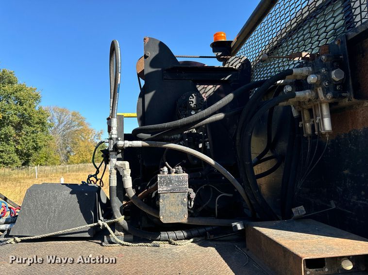 image for item EG6775 2004 International 7500 semi truck