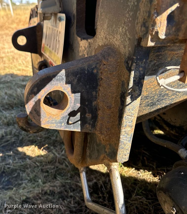 image for item EG6775 2004 International 7500 semi truck