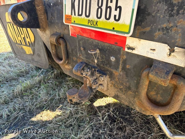 image for item EG6775 2004 International 7500 semi truck