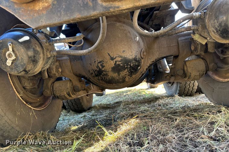 image for item EG6775 2004 International 7500 semi truck