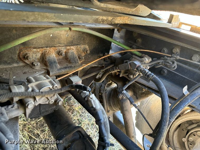 image for item EG6775 2004 International 7500 semi truck