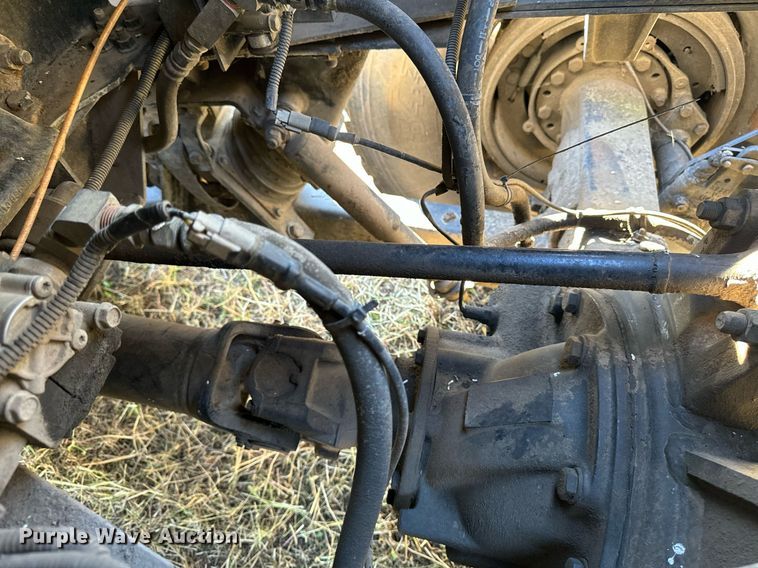 image for item EG6775 2004 International 7500 semi truck