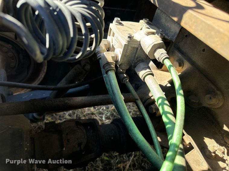 image for item EG6775 2004 International 7500 semi truck