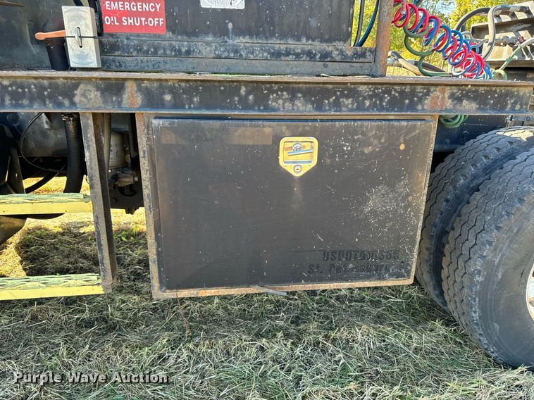 image for item EG6775 2004 International 7500 semi truck