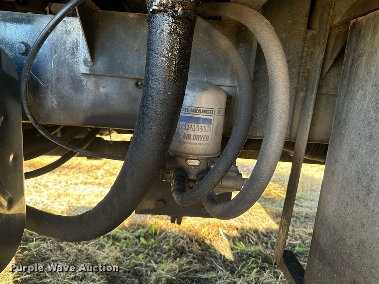 image for item EG6775 2004 International 7500 semi truck