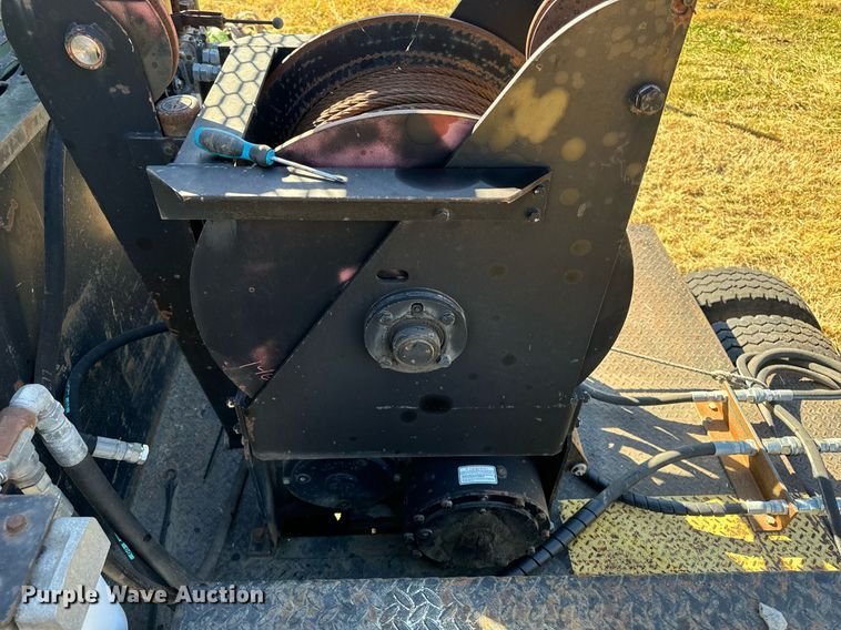 image for item EG6775 2004 International 7500 semi truck