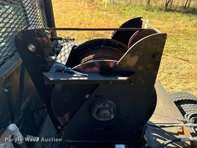 image for item EG6775 2004 International 7500 semi truck